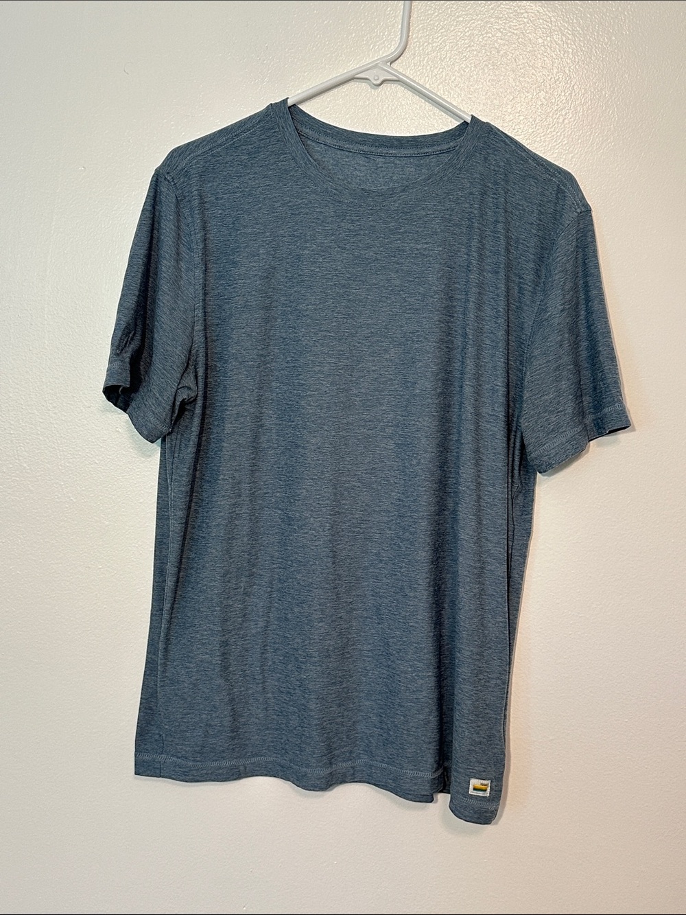 Vuori Men's Crew Neck T-Shirt size medium